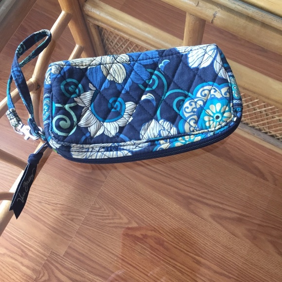 Vera Bradley Wristlet - Picture 3 of 5